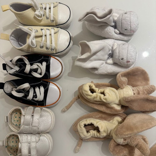 Baby shoes like new, three unworn pairs and two slippers