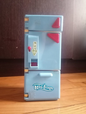 Mini-fridge plastic kitchen toy like new