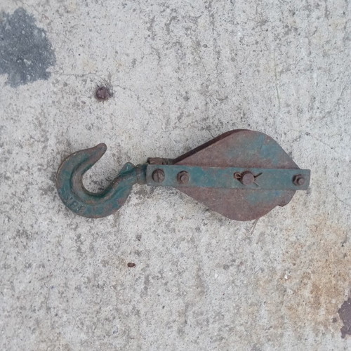 Vintage pulley block with hook, 4 inch
