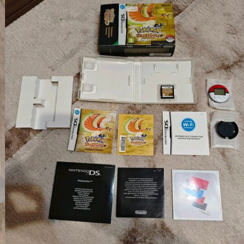 Pokémon HeartGold & SoulSilver голям комплект CIB с Pokéwalkers Nintendo DS като нов