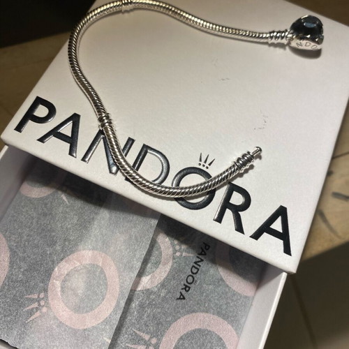 Pandora silver bracelet like new with heart clasp and snake chain 18 cm