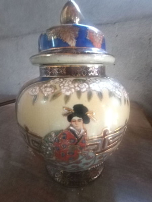 Vintage Japanese Decorative Vase Satsuma like new, hand-painted