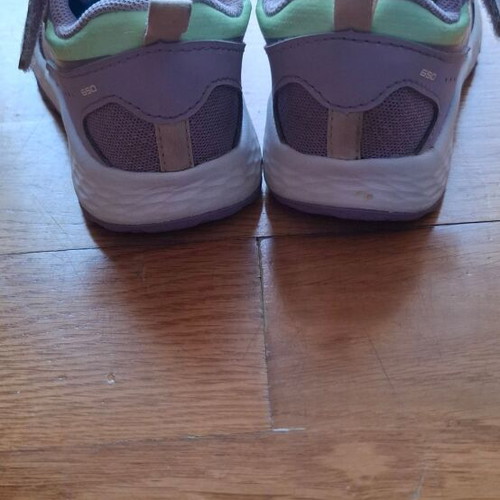 New Balance athletic shoes like new, size 23.5, purple
