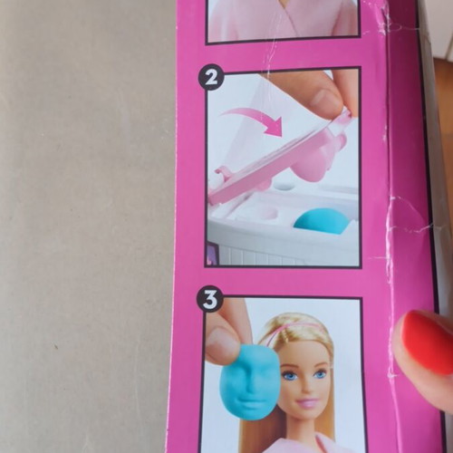 Barbie beauty studio with 4 dolls and dog, used