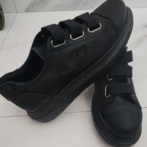 Casual shoes like athletic style, excellent condition, size 40, black