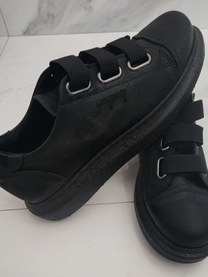 Casual shoes like athletic style, excellent condition, size 40, black