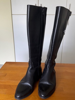 Black leather knee-high boots size 38 like new