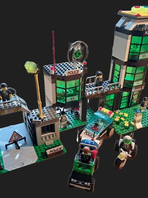 Lego Town 6636 Police Command Post Central μεταχειρισμένο, με ελλείψεις και προσθήκες