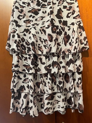 Skirt with ruffles like new, size M, gray and black