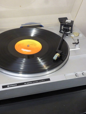 Πικάπ Hitachi HT-1 vintage από 80s, ασημί, ημικατευθυνόμενο, μεταχειρισμένο