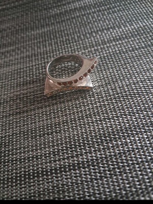 Ring with angles and strass used, brown and silver