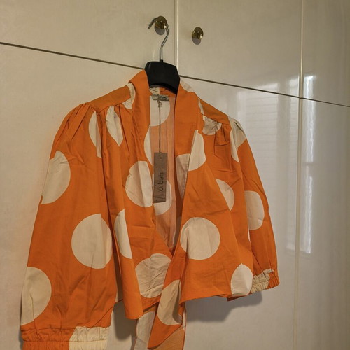 Crop top Urban new with white polka dots, orange