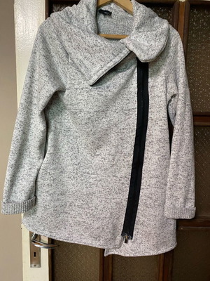 Women's gray top size M like new