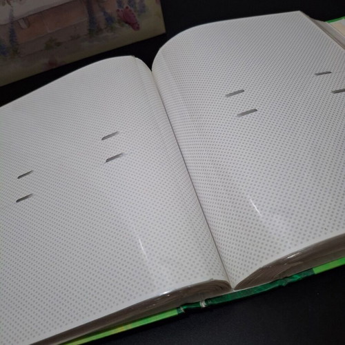 Photo album like new, capacity 200 photos
