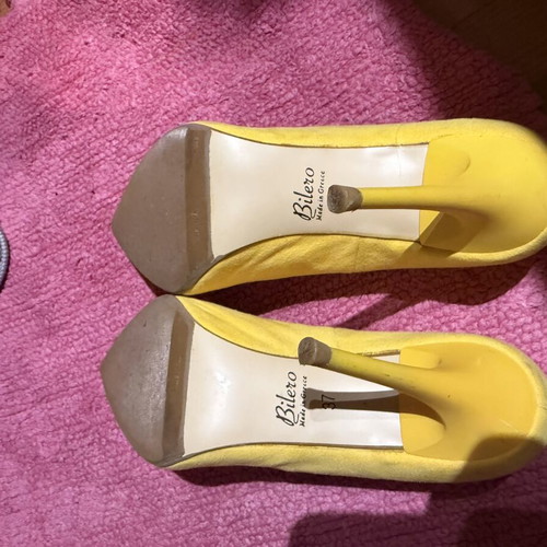 Yellow pumps like new, size 37