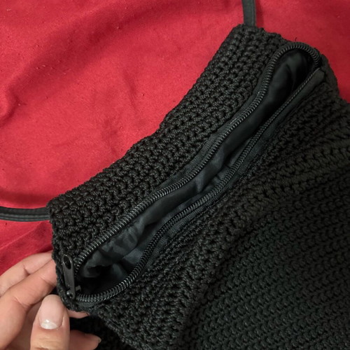 Knitted shoulder bag used with bead design black