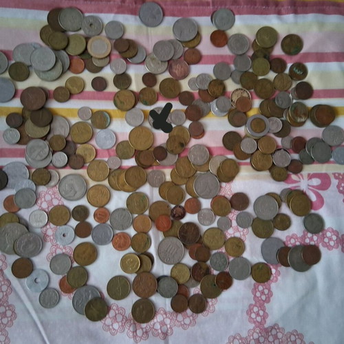 Coins used, pack of 255 pieces from various countries
