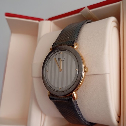 Seiko quartz watch unisex used, gray color