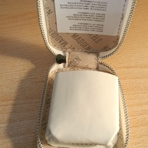 Steve Madden lighter case new, white with zipper and hook