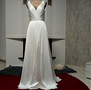 Πολύ κομψό νυφικό φόρεμα από βαρύ σατέν . Οικονομικό νυφικό. Sale wedding dress. Απλό σατέν νυφικό.