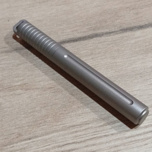 EDC Mini Titanium Pen like new with screw cap and keychain