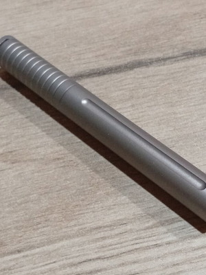EDC Mini Titanium Pen like new with screw cap and keychain