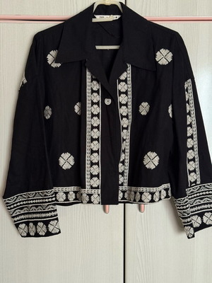 Zara Linen jacket size S like new, black and white