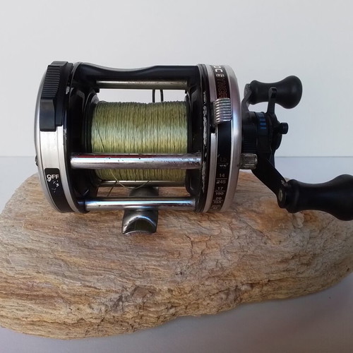 Abu Garcia Ambassadeur 6500C Syncro High Speed fishing reel like new with 3 lures