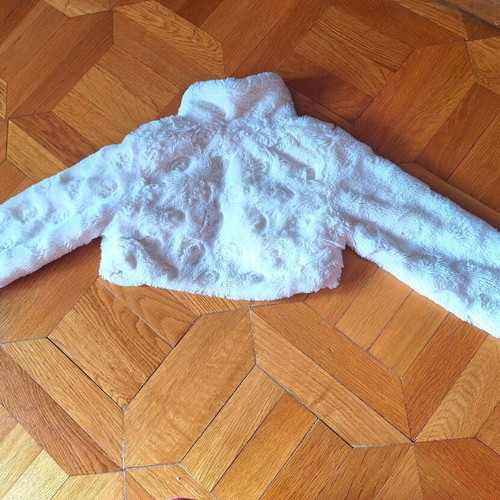Fur bolero for girl 4 years like new, white