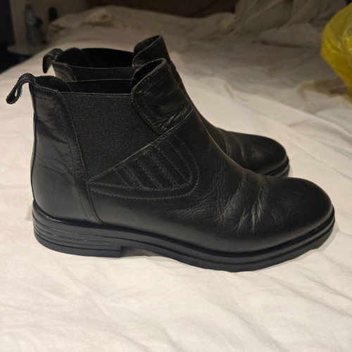 Leather Chelsea boots 39 like new, black