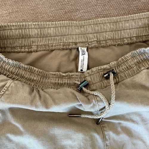 Khaki pants with elastic waist like new from ZARA