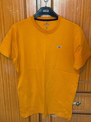 Hollister t-shirt like new, size M, yellow