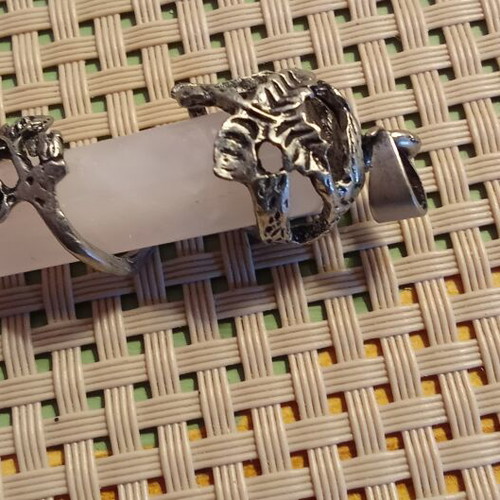 Pendant with rose quartz and romantic flower design like new