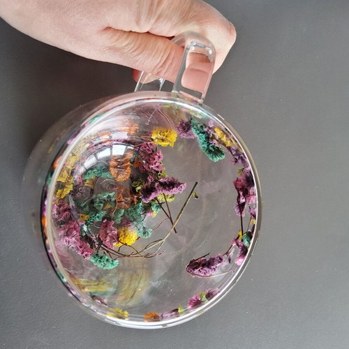 Glass mug new with internal decoration of dried flowers