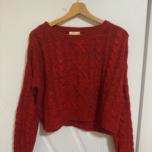 Bershka red cropped sweater like new, size M