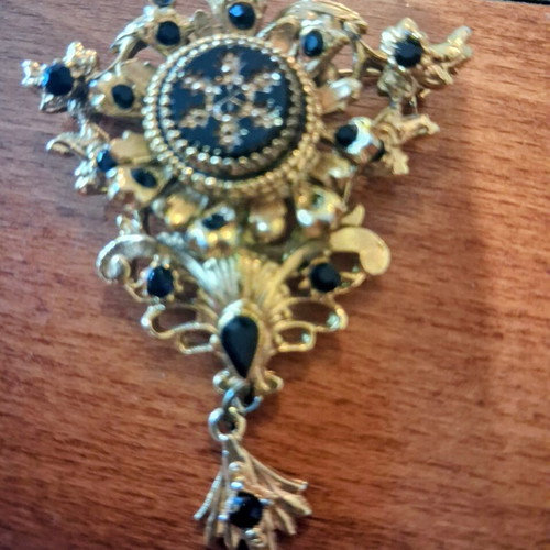 Sphinx Vintage Brooch 9680 Victorian Revival 14K Gold with Black Crystals like new