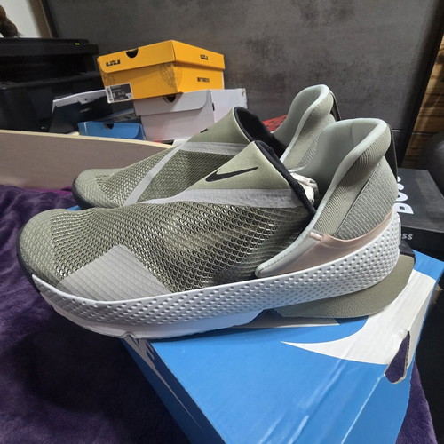 Nike GO FlyEase sneakers size 42.5