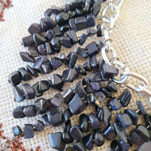 Necklace with goldstone chips handmade, short with aluminum chain