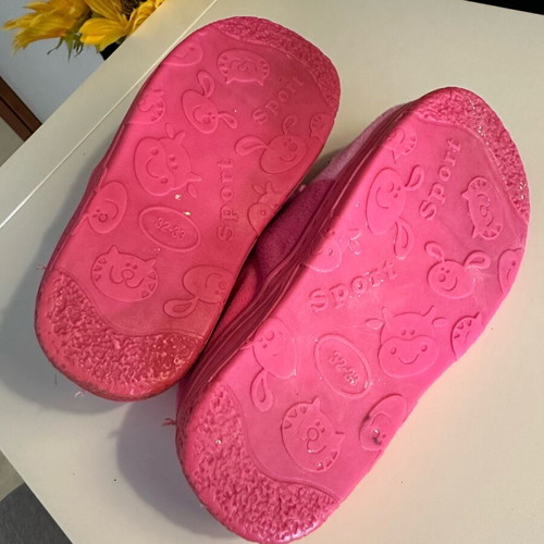 Peppa Pig slippers like new, winter house shoes, size 32-33, pink