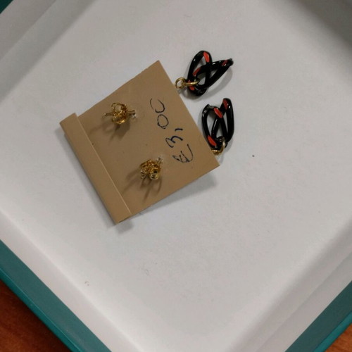 Earrings hanging new, simple and elegant, very lightweight