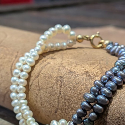 12K Gold Bracelet with Black and White Natural Pearls, 18cm