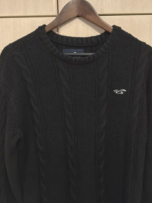 Hollister knit sweater like new, black, size M