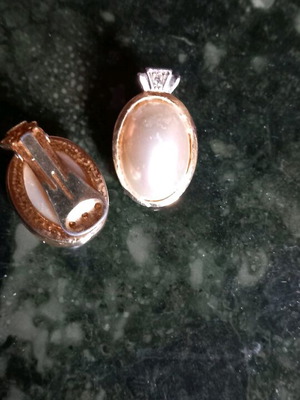 Pearl earrings like new