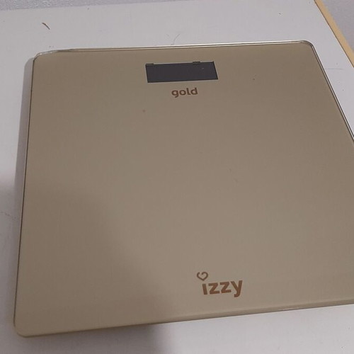 Izzy Gold scale used with two corner damages