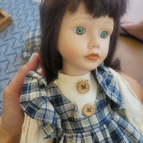 Porcelain doll large 15 years old (30 cm) like new