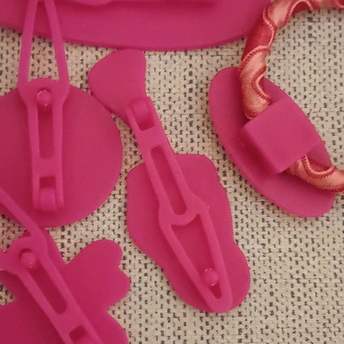 Bratz hair clips like new