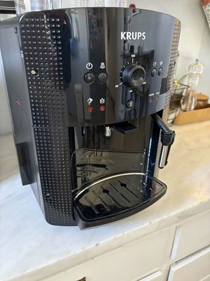 Krups Αυτόματη μηχανή espresso 1450W 15bar με μύλο άλεσης μεταχειρισμένη