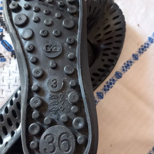 G&G beach shoes size 36, black plastic
