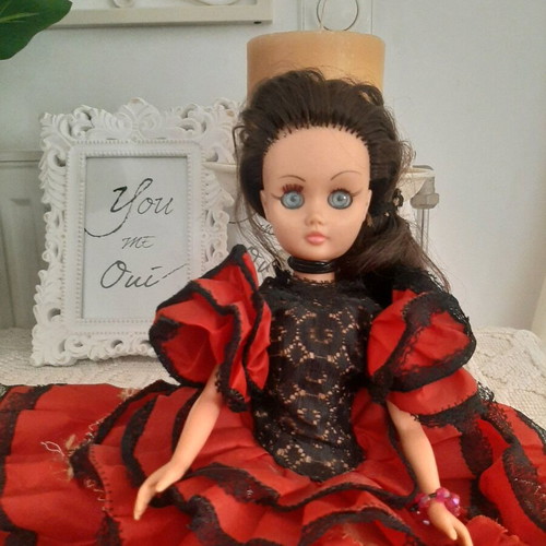 Bella mannequin doll used, collectible with natural wear