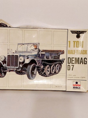 Esci Half Track Demag D7 1/35 Нов германски военен автомобил от Втората световна война